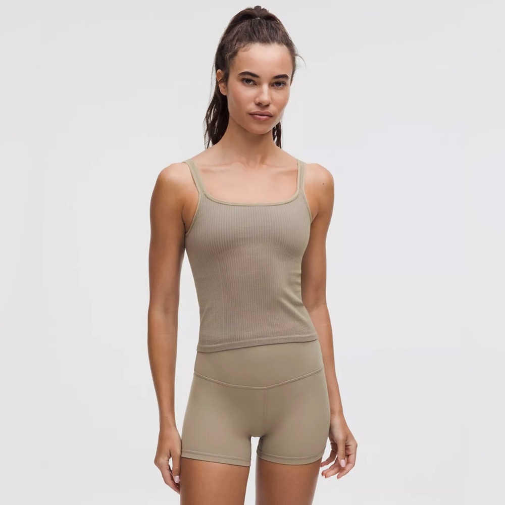 BNWT Lululemon Ebb to Street Scoop Cropped Tank in size 4 (XS)